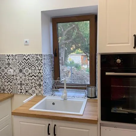 Holiday home вино от глухарчета *