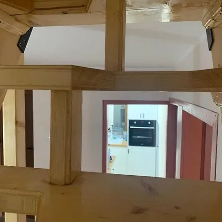 Holiday home вино от глухарчета