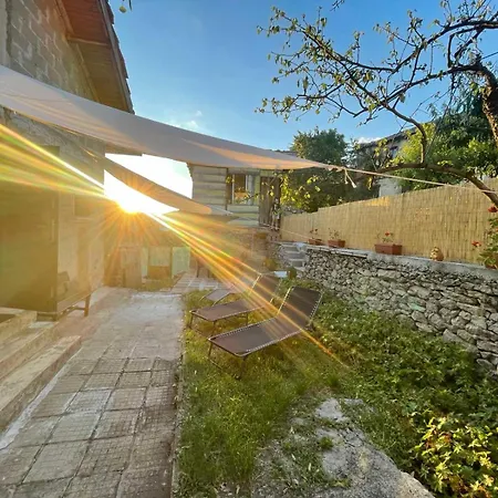 Holiday home вино от глухарчета